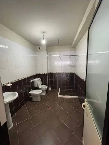 Tirane, jepet me qera apartament 2+1+Ballkon Kati 8, 90 m² 400 € (Teodor Keko)