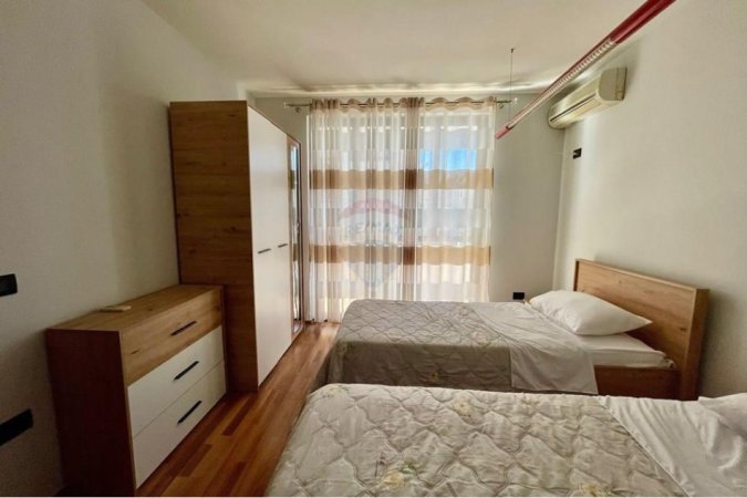 Tirane, jepet me qera 2+1+Ballkon Kati 4, 100 m² 700 € (Bllok)
