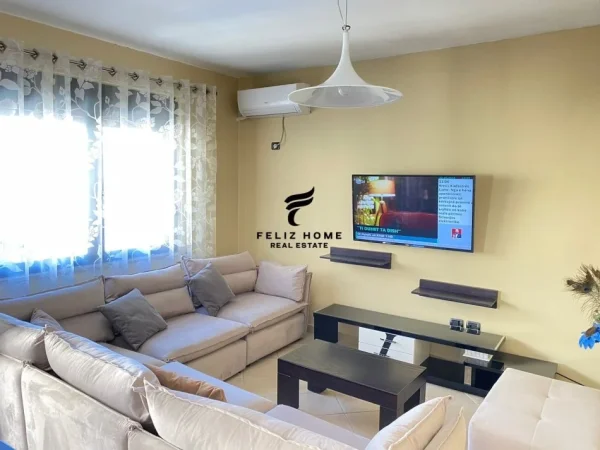 Tirane, jepet me qera apartament 2+1 Kati 10, 103 m² 800 € (QENDER)