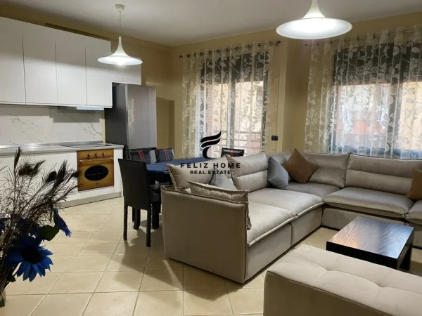 Tirane, jepet me qera apartament 2+1 Kati 10, 103 m² 800 € (QENDER)