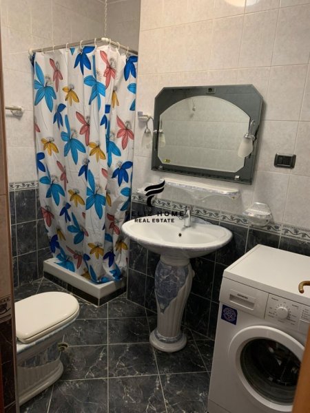 Tirane, jepet me qera apartament 2+1 Kati 10, 103 m² 800 € (QENDER)