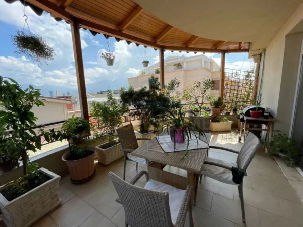 Tirane, shitet apartament 3+1+Ballkon Kati 7, 212 m² 260.000 € (Kodra e diellit)