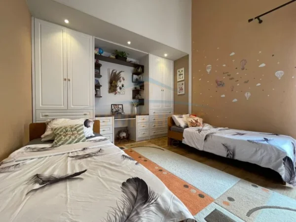 Tirane, shitet apartament 3+1+Ballkon Kati 7, 212 m² 260.000 € (Kodra e diellit)