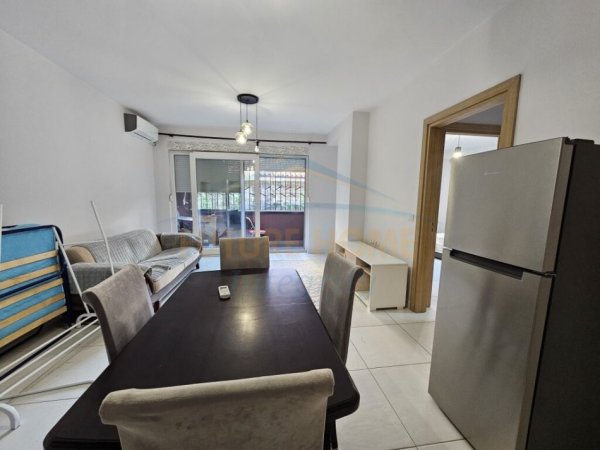 Tirane, jepet me qera apartament 1+1 Kati 1, 60 m² 450 € (Rruga e Barrikadave, Tiranë)