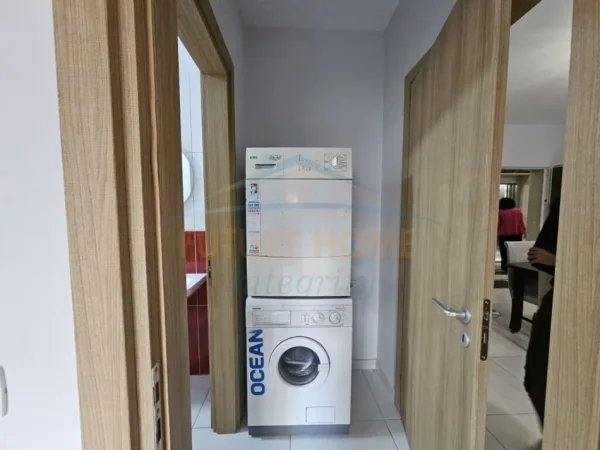 Tirane, jepet me qera apartament 1+1 Kati 1, 60 m² 450 € (Rruga e Barrikadave, Tiranë)
