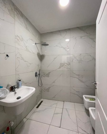 Tirane, jepet me qera apartament 1+1 Kati 4, 70 m² 400 € (Astir)