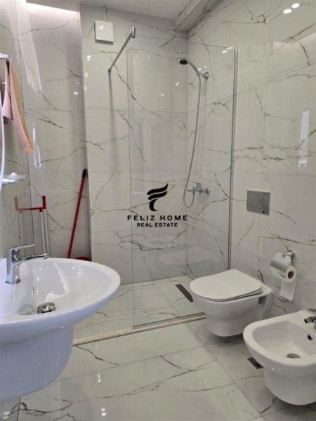 Tirane, jepet me qera apartament 1+1 Kati 5, 75 m² 650 € (KODRA E DIELLIT)
