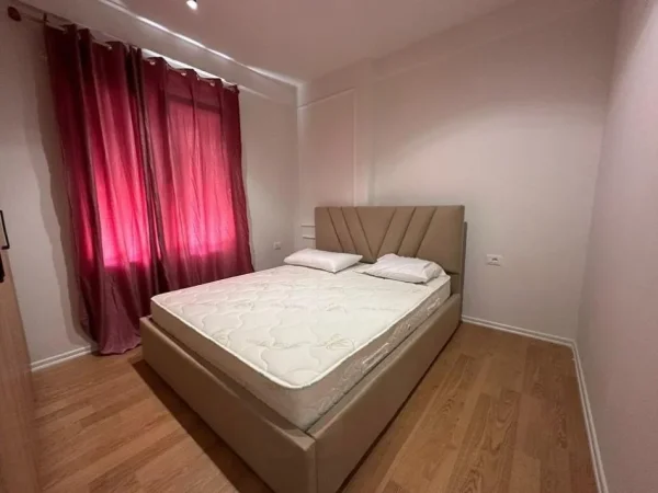Tirane, jepet me qera apartament 1+1 Kati 3, 70 m² 550 € (David Selenica, Selite)
