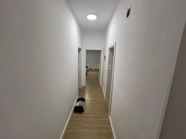 Tirane, shitet apartament 1+1 Kati 3, 83 m² 133.000 € (Selite)