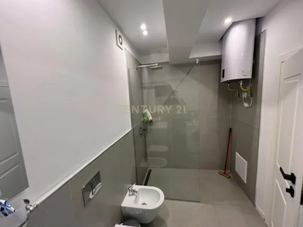 Tirane, shitet apartament 1+1 Kati 3, 83 m² 133.000 € (Selite)