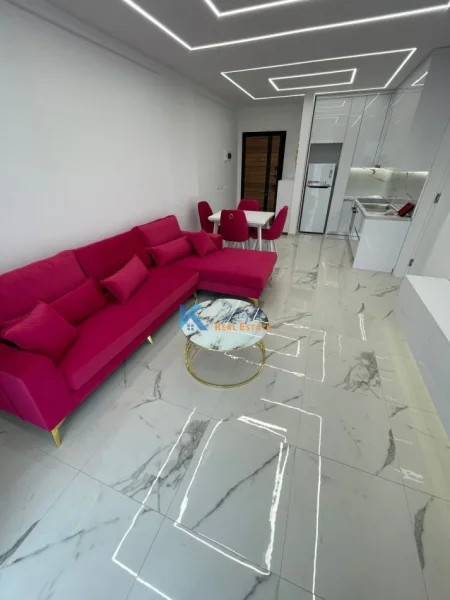 Tirane, jap me qera apartament 1+1+Ballkon Kati 5, 75 m² 600 € (Kodra e Diellit)