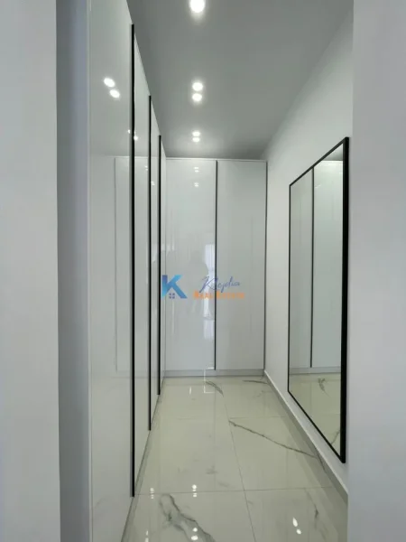 Tirane, jap me qera apartament 1+1+Ballkon Kati 5, 75 m² 600 € (Kodra e Diellit)