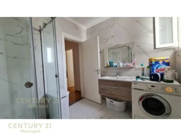 Tirane, jepet me qera apartament Kati 5, 120 m² 1.100 € (qender)