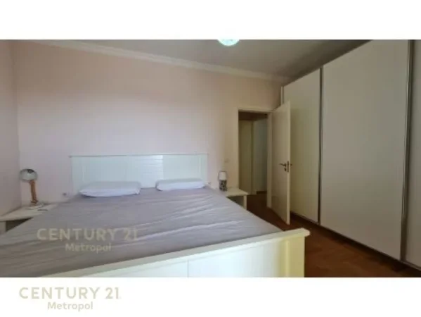 Tirane, jepet me qera apartament Kati 5, 120 m² 1.100 € (qender)