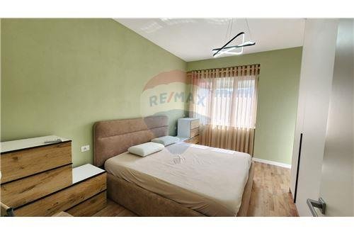 Tirane, jepet me qera 2+1+Ballkon Kati 6, 110 m² 1.500 € (Rruga e Kosovareve)