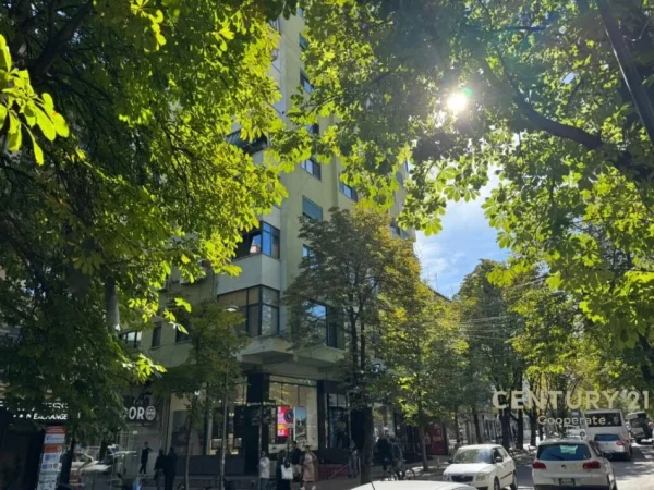 Tirane, shes ambjent biznesi Kati 1, 400 m² (BLLOK)