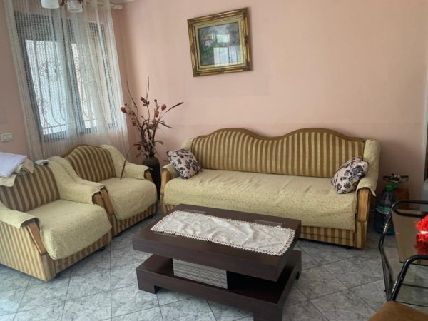 Tirane, jepet me qera apartament 1+1 Kati 1, 300 € (Istitut (Pranë Fafa))