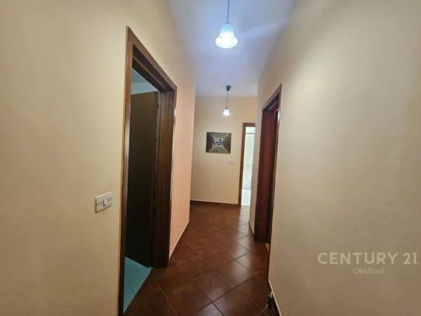 Tirane, jepet me qera Kati 7, 109 m² 700 € (Bulevardi zogu 1)