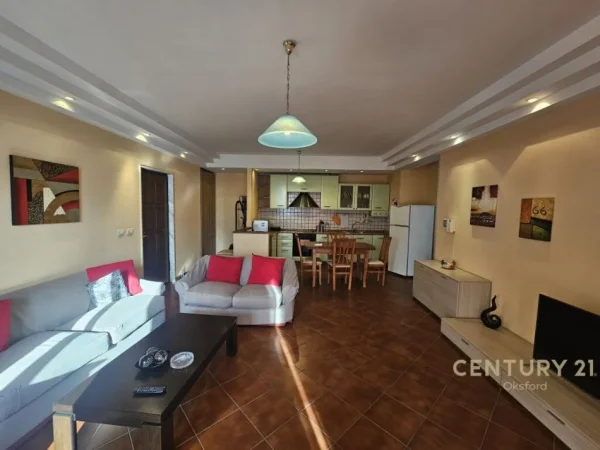 Tirane, jepet me qera Kati 7, 109 m² 700 € (Bulevardi zogu 1)