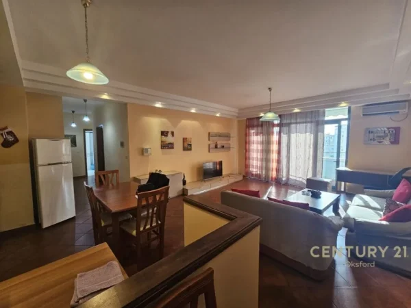 Tirane, jepet me qera Kati 7, 109 m² 700 € (Bulevardi zogu 1)