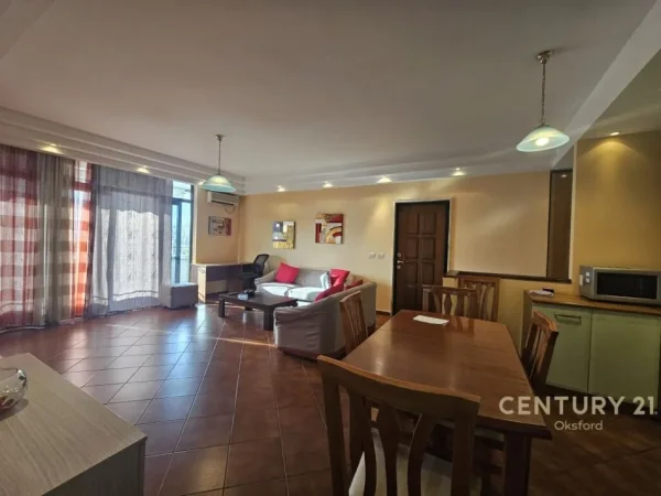Tirane, jepet me qera Kati 7, 109 m² 700 € (Bulevardi zogu 1)
