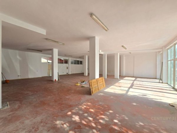 Tirane, jepet me qera ambjent biznesi , 101.810.260 m² 1.800 € (Jordan Misja)