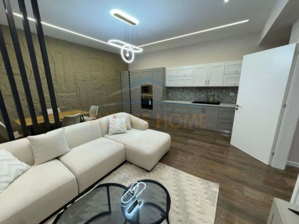 Tirane, jepet me qera apartament 1+1 Kati 1, 81 m² 700 € (SELITE)