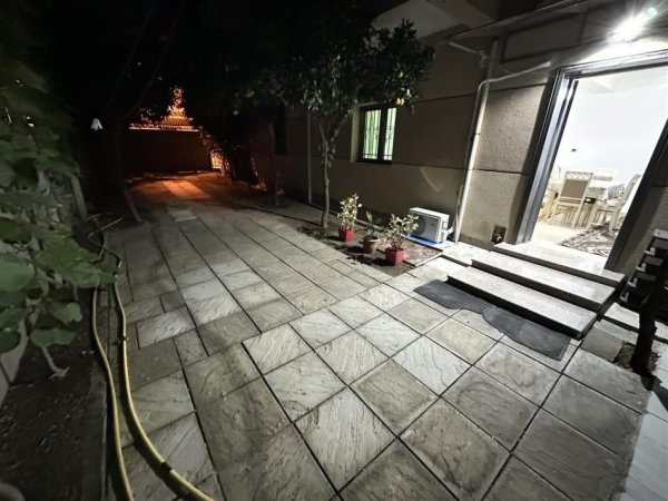 Tirane, jepet me qera apartament 2+1+Ballkon Kati 1, 140 m² 550 € (Rruga 5 maj)
