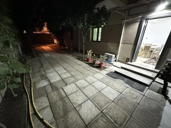 Tirane, jepet me qera apartament 2+1+Ballkon Kati 1, 140 m² 550 € (Rruga 5 maj)