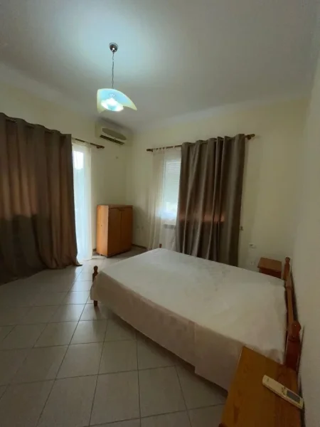 Tirane, jepet me qera Vile 5+1+Aneks+Ballkon Kati 1, 711 m² 2.000 € (Selite)