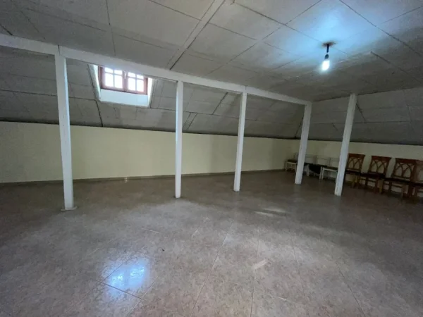 Tirane, jepet me qera Vile 5+1+Aneks+Ballkon Kati 1, 711 m² 2.000 € (Selite)