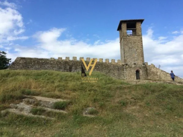 Tirane, shitet toke , 10.000 m² 315.000 € (FUSHE PREZE)