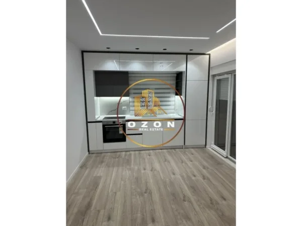 Apartament 2+1 për Banim ose Zyra me Qira në Bllok!