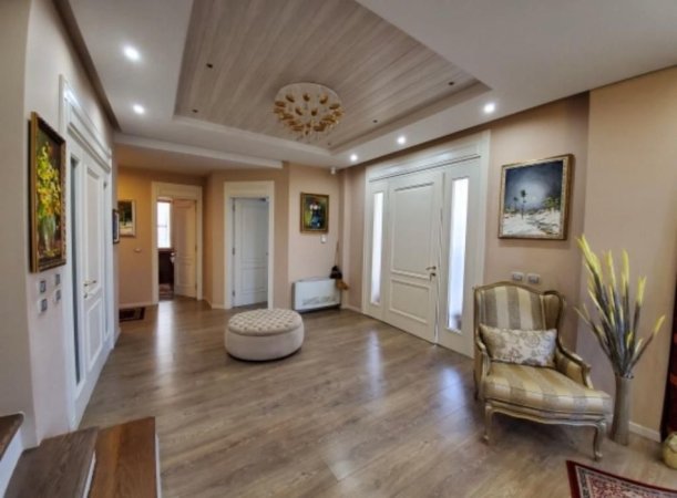 Tirane, shitet Vile 4+1 , 620 m² 1.300.000 € (AKACIA)