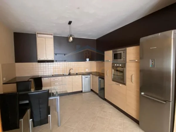Tirane, jepet me qera apartament 2+1 Kati 4, 125 m² 650 € (SHKOLLA E BALETIT TIRANE)