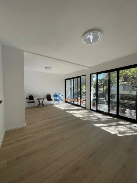 Tirane, jap me qera zyre Kati 3, 120 m² 1.200 € (Myslym Shyri)