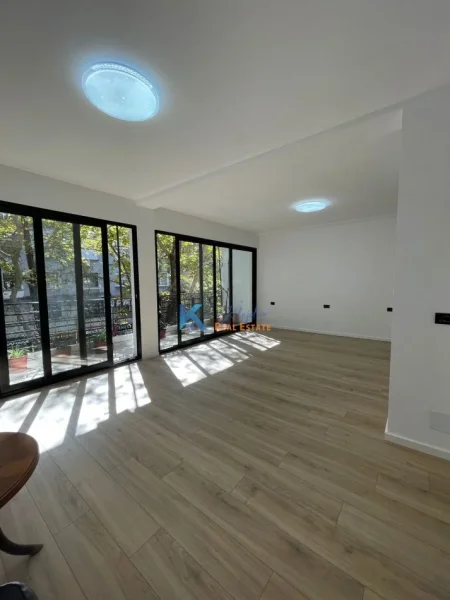 Tirane, jap me qera zyre Kati 3, 120 m² 1.200 € (Myslym Shyri)