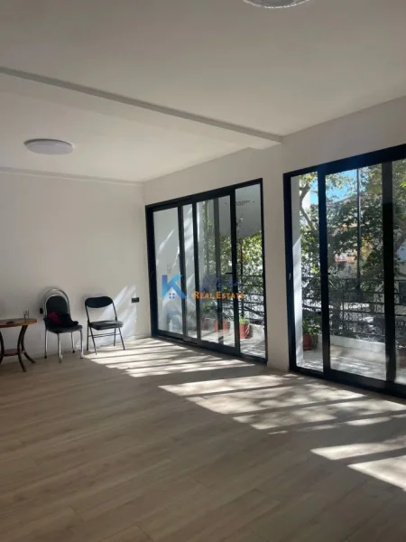 Tirane, jap me qera zyre Kati 3, 120 m² 1.200 € (Myslym Shyri)