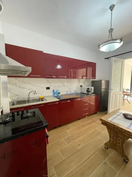 Tirane, jap me qera zyre Kati 3, 120 m² 1.200 € (Myslym Shyri)