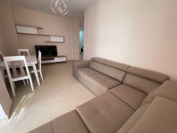 Tirane, jepet me qera apartament 1+1 Kati 3, 70 m² 350 € (Rruga Shefqet Kuka)