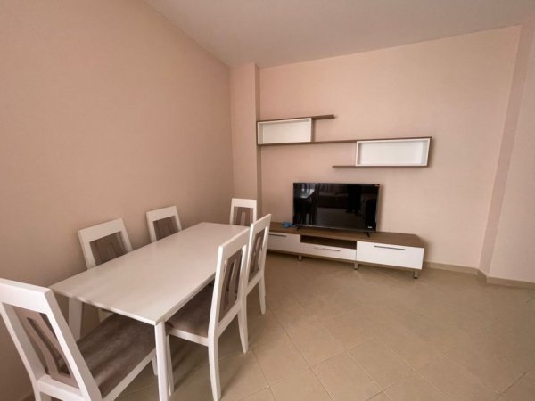 Tirane, jepet me qera apartament 1+1 Kati 3, 70 m² 350 € (Rruga Shefqet Kuka)