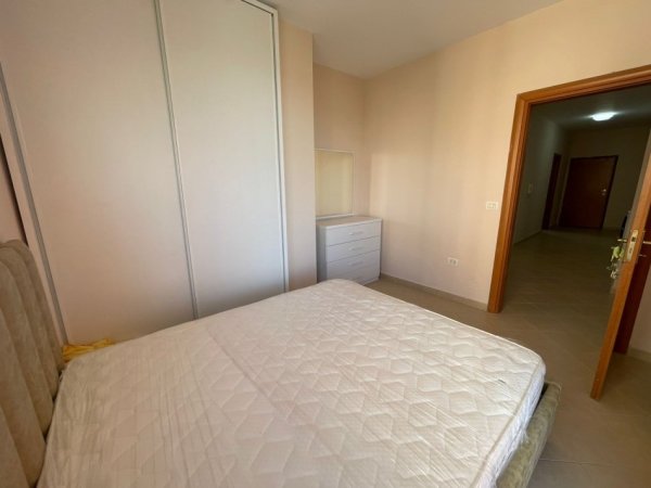 Tirane, jepet me qera apartament 1+1 Kati 3, 70 m² 350 € (Rruga Shefqet Kuka)