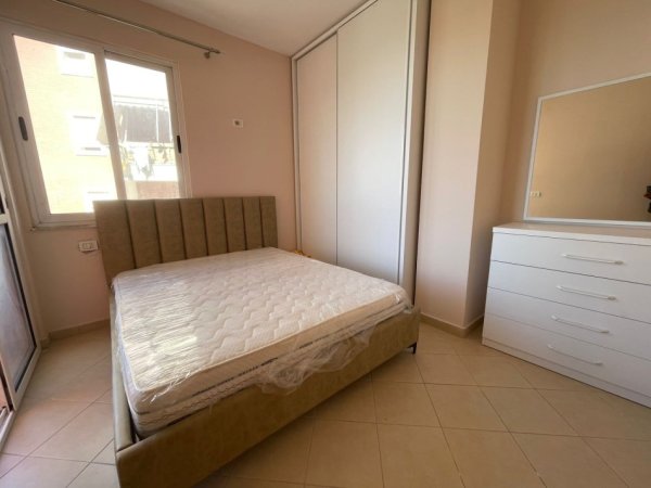 Tirane, jepet me qera apartament 1+1 Kati 3, 70 m² 350 € (Rruga Shefqet Kuka)
