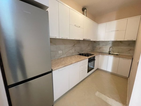 Tirane, jepet me qera apartament 1+1 Kati 3, 70 m² 350 € (Rruga Shefqet Kuka)