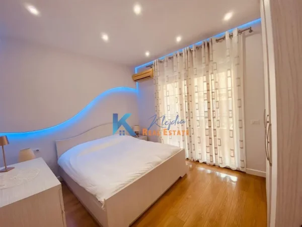 Tirane, jap me qera apartament 2+1+Ballkon Kati 1, 89 m² 65.000 Leke (Liqeni i Thate)