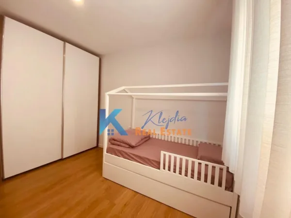 Tirane, jap me qera apartament 2+1+Ballkon Kati 1, 89 m² 65.000 Leke (Liqeni i Thate)