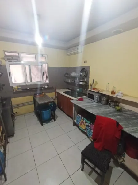 Tirane, jepet me qera ambjent biznesi Kati 0, 82 m² 1.000 € (Stadiumi Dinamo)