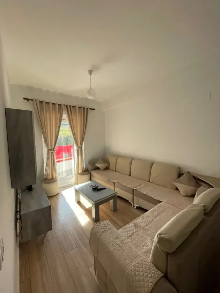 Tirane, jepet me qera apartament 2+1+Ballkon Kati 2, 70 m² 500 € (ALI DEMI)