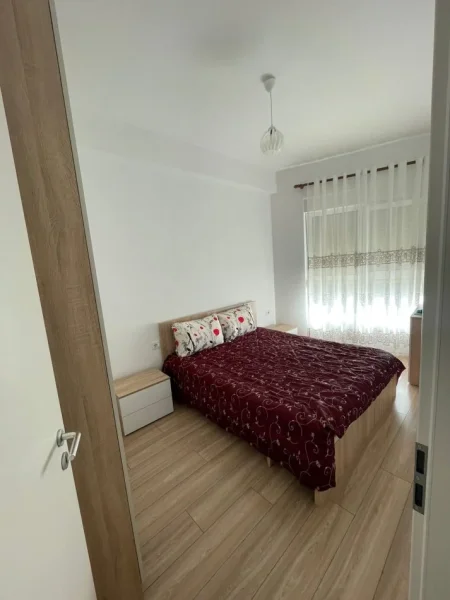 Tirane, jepet me qera apartament 2+1+Ballkon Kati 2, 70 m² 500 € (ALI DEMI)