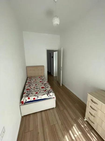 Tirane, jepet me qera apartament 2+1+Ballkon Kati 2, 70 m² 500 € (ALI DEMI)